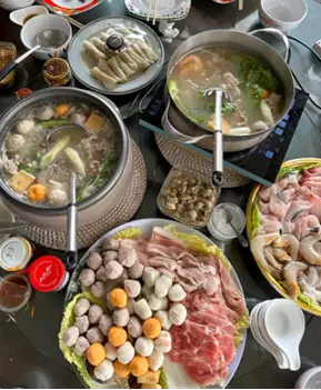 A
table
full
of
food
AI-generated
content
may
be
incorrect.